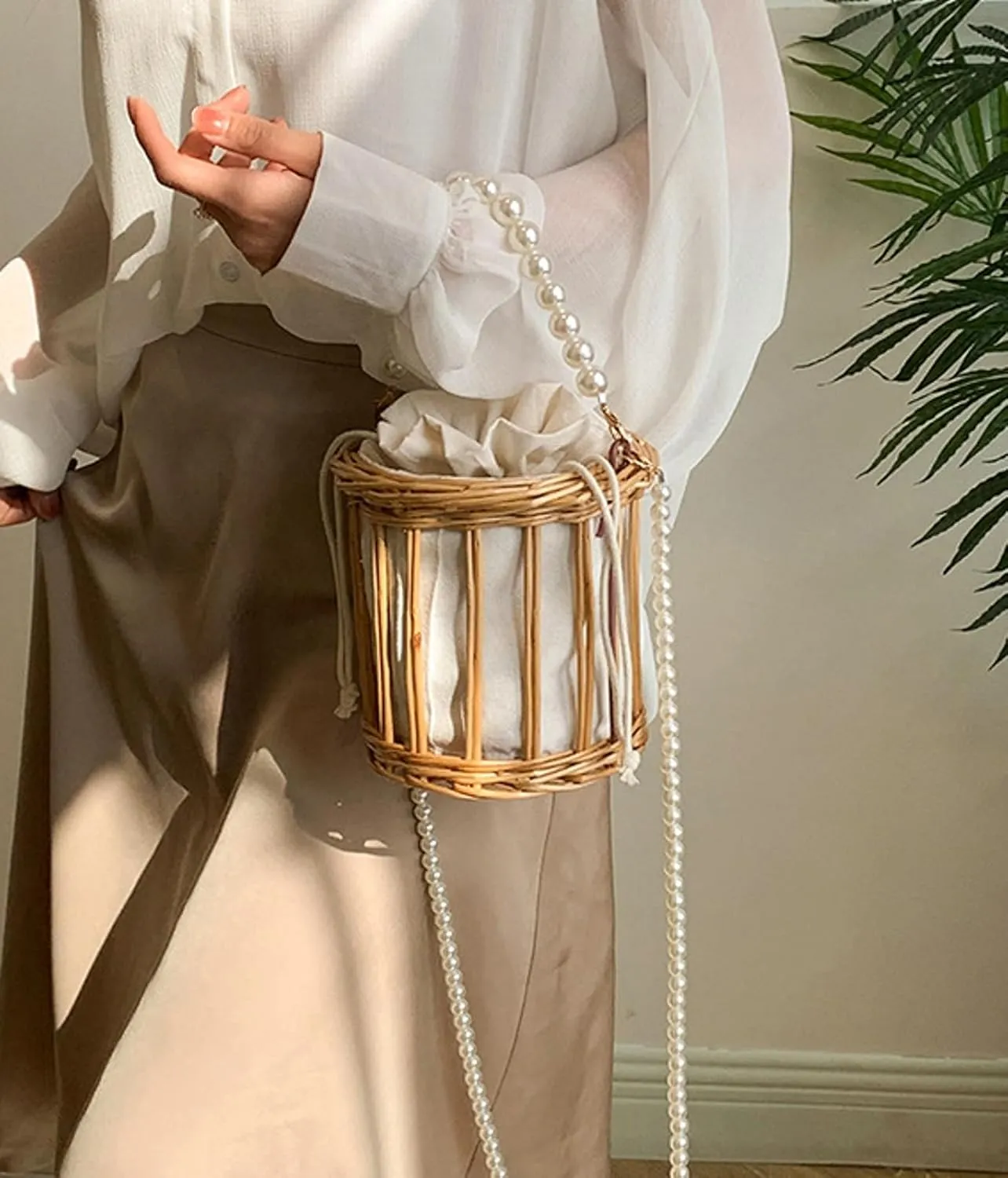 2025 Summer Straw Handbag Pearl Handle Handwoven Hollow Beach Bucket Bag Satchel Crossbody Wristlet Shoulder Bag