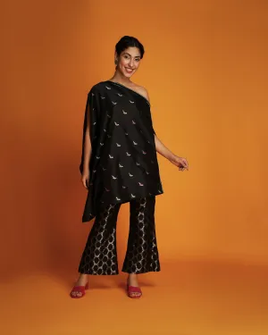 Black bell-bottom pants