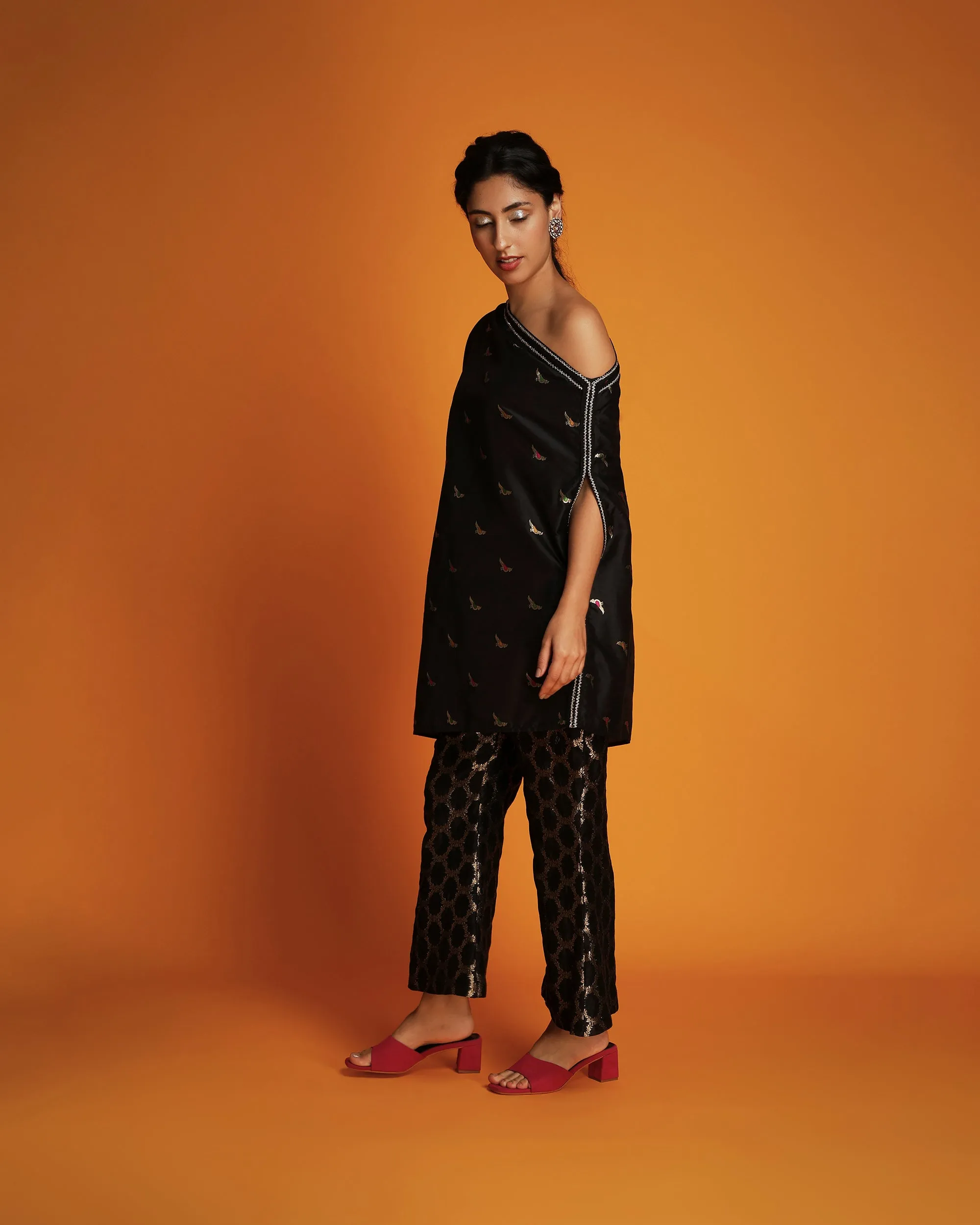 Black bell-bottom pants