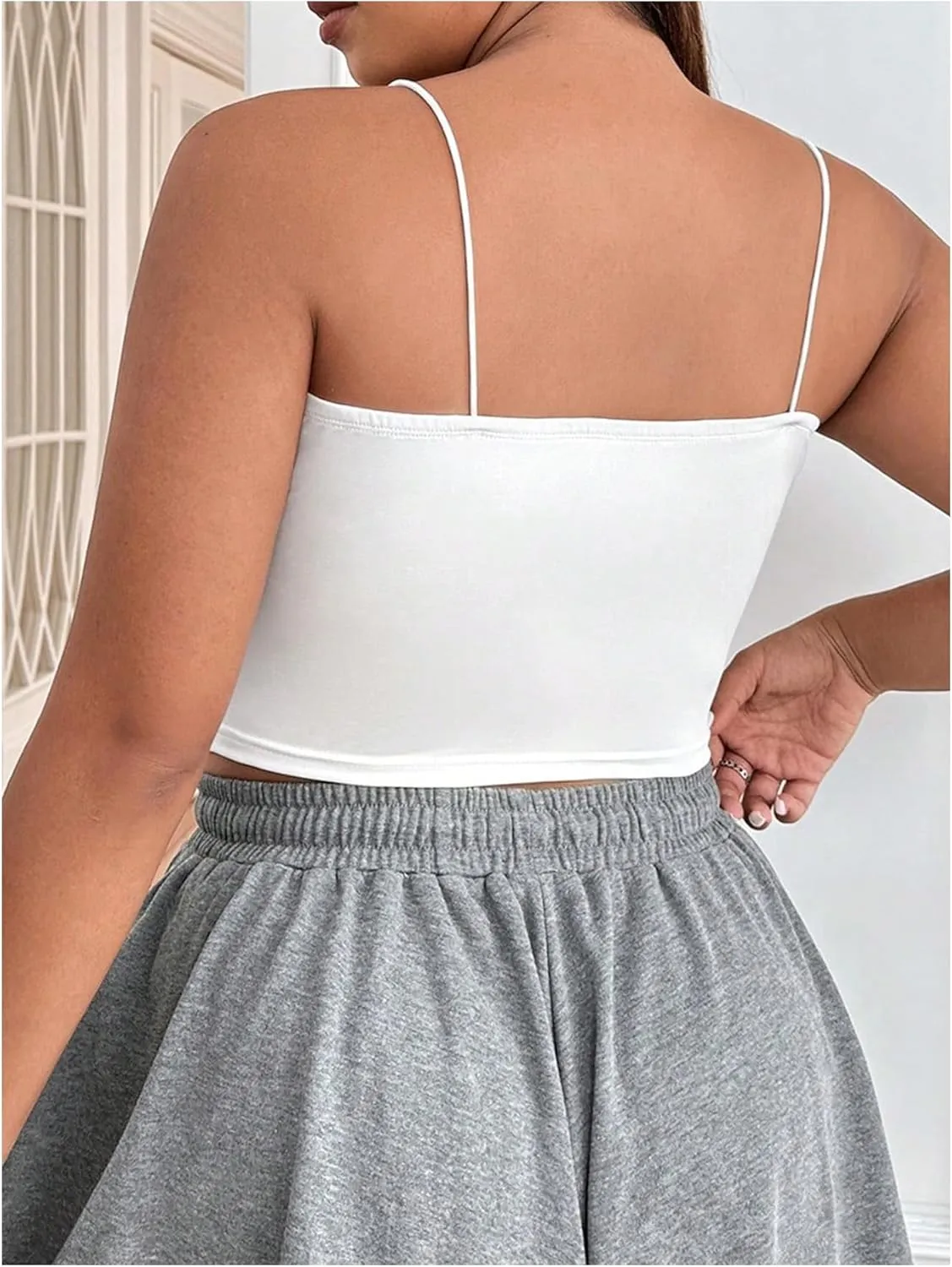 OYOANGLE Women's Plus Size Square Neck Spaghetti Strap Cami Tops Slim Fit Basic Crop Camisoles