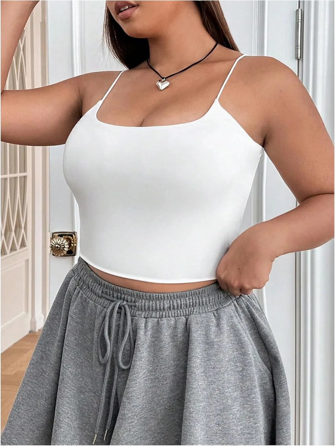 OYOANGLE Women's Plus Size Square Neck Spaghetti Strap Cami Tops Slim Fit Basic Crop Camisoles