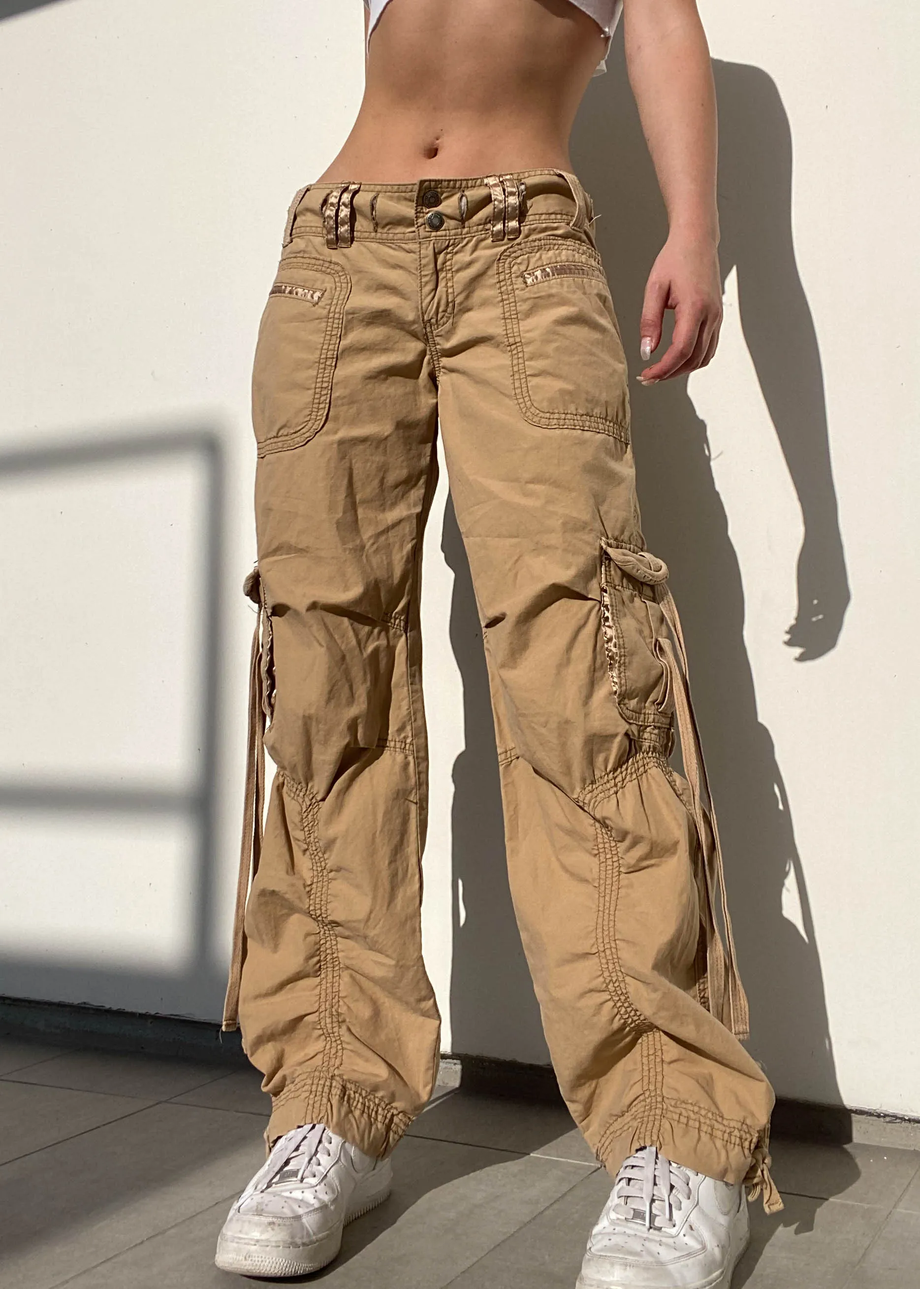 Y2k Low-Rise Tan Baggy Cargo Pants (2)